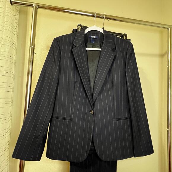 Vintage Chaps pinstripe wool suit set, women's 12 - Picture 4 of 10